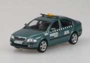 Skoda . Taxi vert 1/43