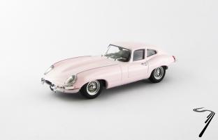 Jaguar . coup rose ple vehicule de Rita Pavone 1/43