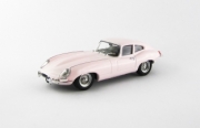 Jaguar . coupé rose pâle vehicule de Rita Pavone 1/43