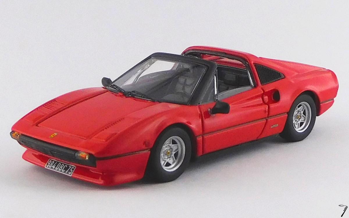 Ferrari . GTS - Voiture personnelle de Jean-Paul Belmondo 1/43