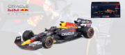 Red Bull RB18 avec casque - Champion du Monde  1/43