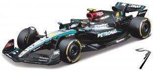Mercedes W15 - avec casque  1/43