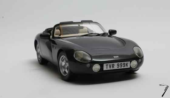 TVR . Cabriolet Violet 1/18
