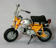 Honda Monkey Z50A jaune  1/10