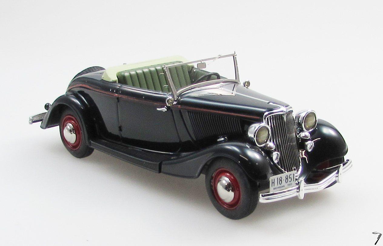 Ford . 18 Roadster Noir 1/43