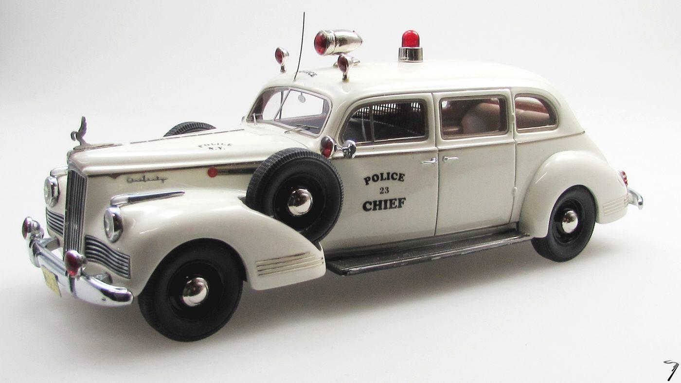 Packard . 7 places limousine de la Police de New York 1/43