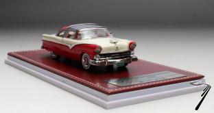 Ford . Crown Victoria Rouge / Blanc 1/43