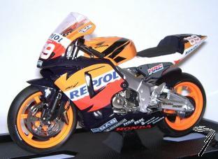 Honda RC211V Moto GP Champion du Monde  1/10