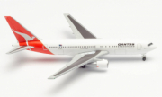 Boeing . - 200 Qantas - Centenary Series  1/500
