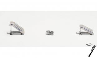 Divers . Pan Am American 2 escaliers d'embarquement passagers avec 1 tracteur 1/200