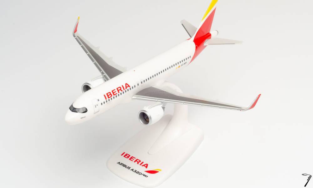 Airbus . IBERIA - BARAJAS - MODELE A EMBOITER 1/200