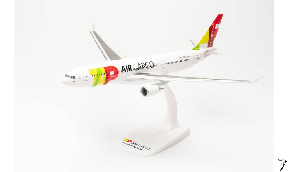 Airbus . -200 TAP AIR CARGO - Mod�le � emboiter 1/200