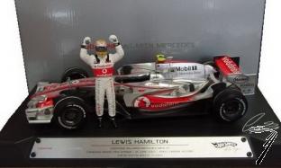Mac Laren MP4-22 1er avec figurine  1/18