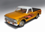 Chevy . Fleetside yellow with eagle graphics 1/18