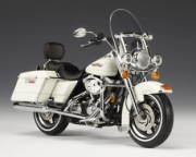 Harley Davidson FLHRI Road King Blanc  1/12