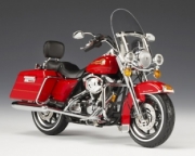 Harley Davidson FLHRI Road King Pompier  1/12