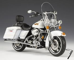 Harley Davidson FLHR Road King Blanc  1/12