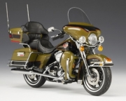 Harley Davidson FLHTCU Ultra Classic Electra Glide olive  1/12