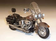 Harley Davidson FLSTC Heritage Softail Classic "psychotique Billy" marron   1/12