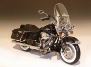 Harley Davidson FLHRC Road king Classic noire vif  1/12
