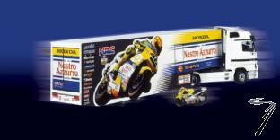 Mercedes Camion d'assistance Honda + moto NSR500 HRC Honda Truck & Trailer with Bike 1/24