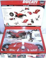 Ducati Desmosedici champion du monde  1/9