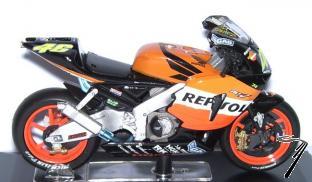 Honda RC211V Moto GP Champion du Monde  1/22