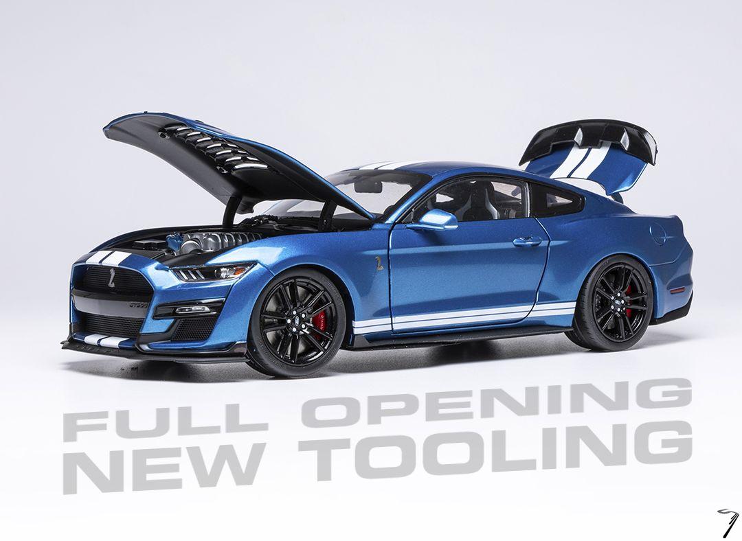 Ford Mustang Shelby GT500 Bleu bandes blanches Shelby GT500 Bleu bandes blanches 1/18