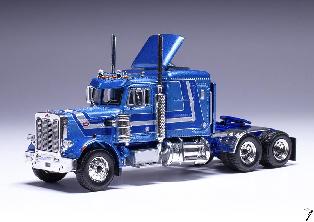 Peterbilt . Bleu 1/64