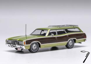 Ford . Country Squire Vert clair 1/43
