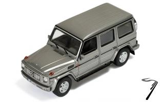 Mercedes . 500 V8  argent 1/43