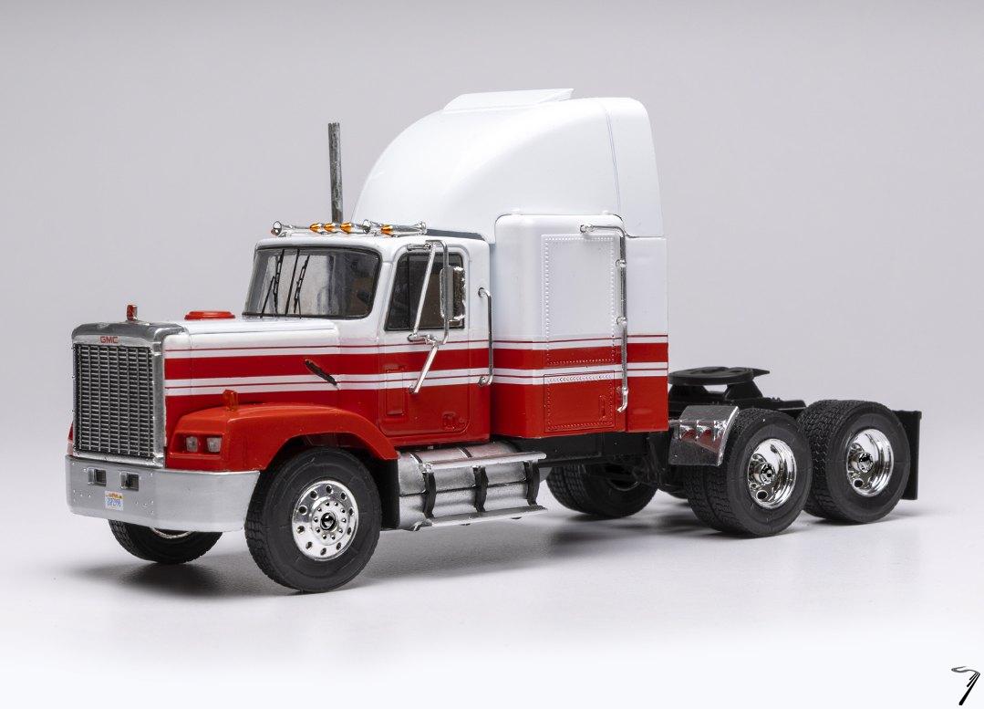 GMC . General Rouge Blanc 1/43