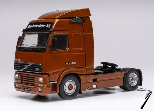 Volvo . 12 Cuivre 1/43