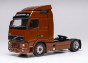 Volvo . 12 Cuivre 1/43