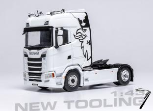 Scania . Blanc avec d�co 1/43