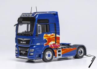 Man . XXL Bleu avec d�co 1/43