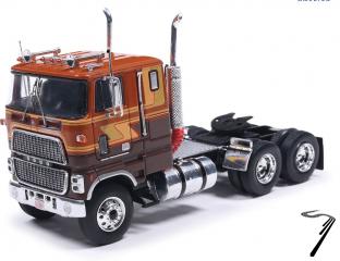 Ford . 9000 Brun 1/64