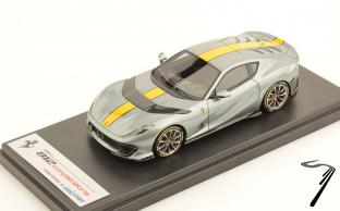 Ferrari 812 Comptition Gris Coburn Bande jaune Comptition Gris Coburn Bande jaune 1/43