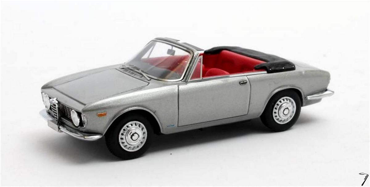 Alfa Romeo . GTC Cabriolet Argent 1/43