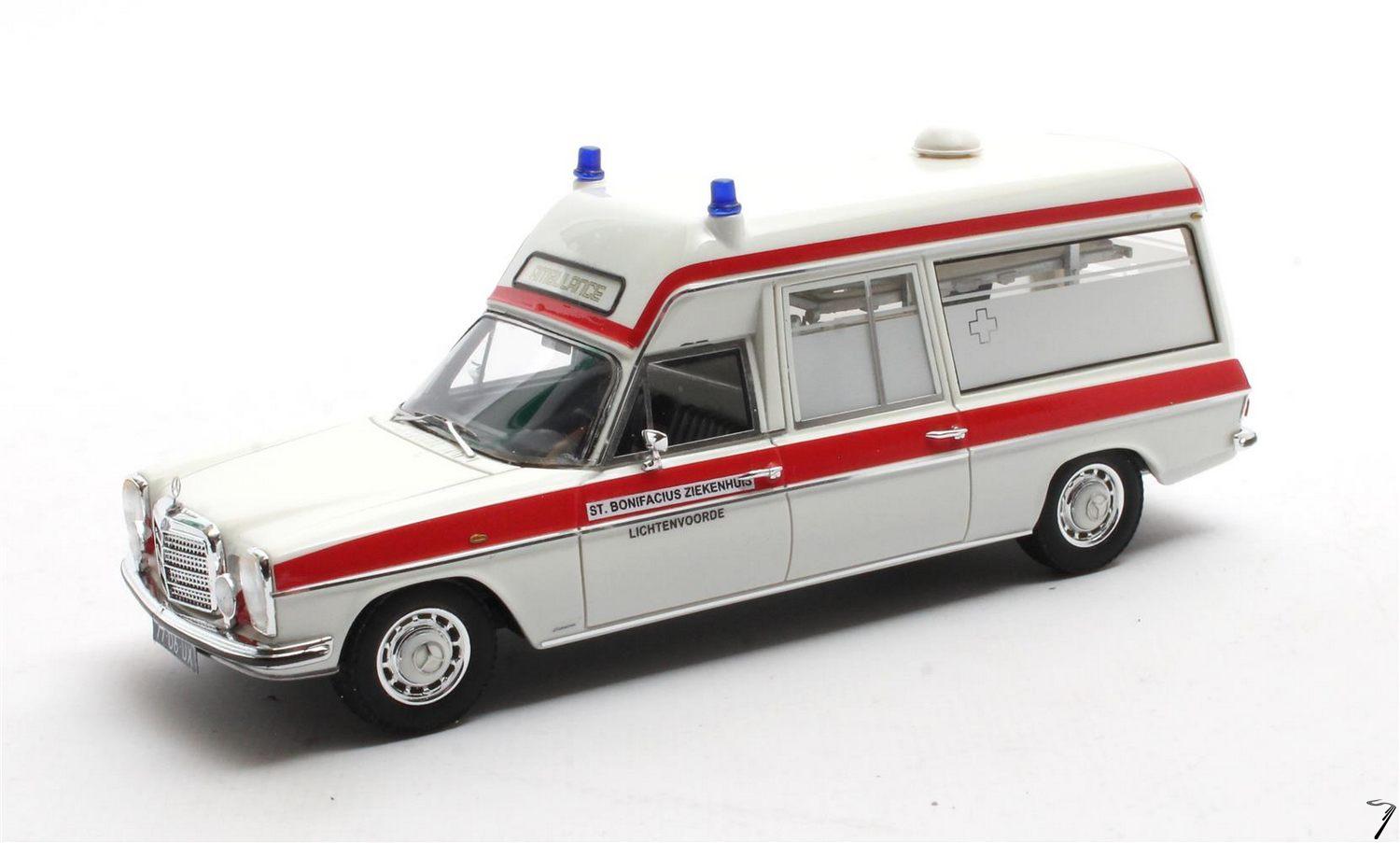 Mercedes . Visser Ambulance St Bonifacius Lichtenvoorde 1/43