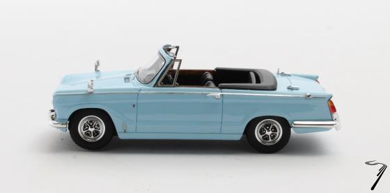 Triumph . DHC Cabriolet Bleu 1/43