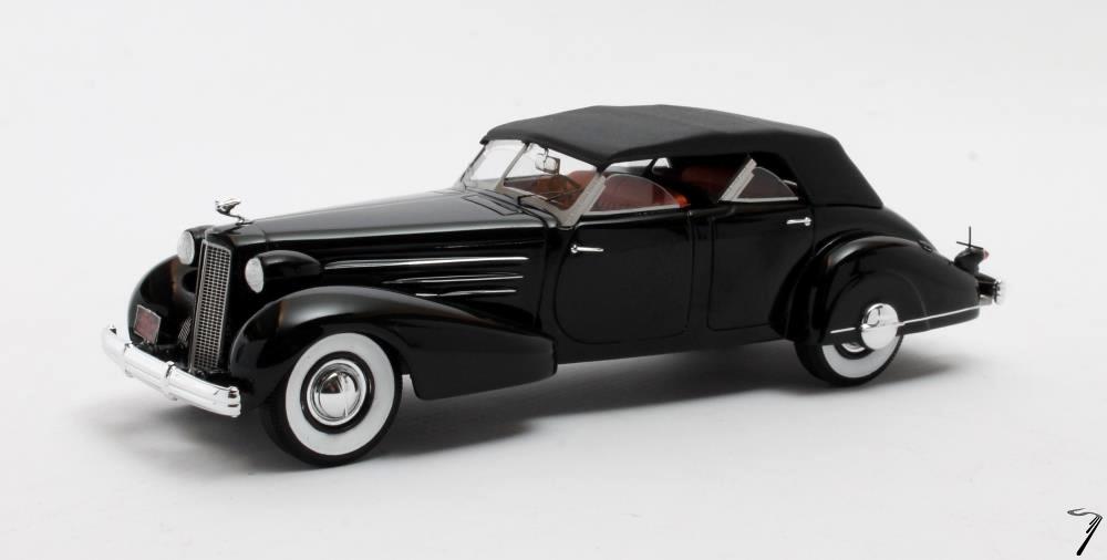 Cadillac . dual Cowl Sport Pheaton ferme noire 1/43