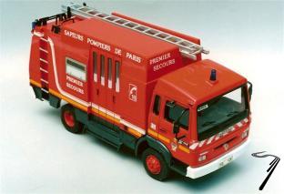 Renault . Sides 2�v Premiers Secours de Paris 1/43