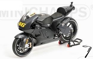 Ducati Desmosedici Test Carbon  1/12