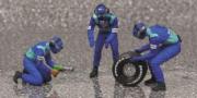 Sauber Changement de pneus 3 figurines  1/43