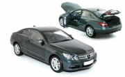 Mercedes . gris 1/18