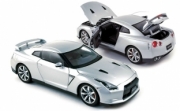 Nissan . R-35 LHD Ultimate Silver 1/18