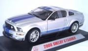 Shelby Mustang GT500KR Moteur 530 CV argent bandes bleus GT500KR Moteur 530 CV argent bandes bleus 1/18