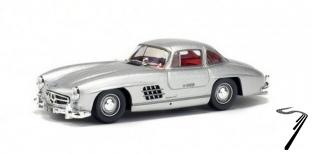 Mercedes . Gullwing argent 1/43