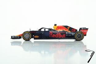 Red Bull RB14 1er GP Chine  1/18